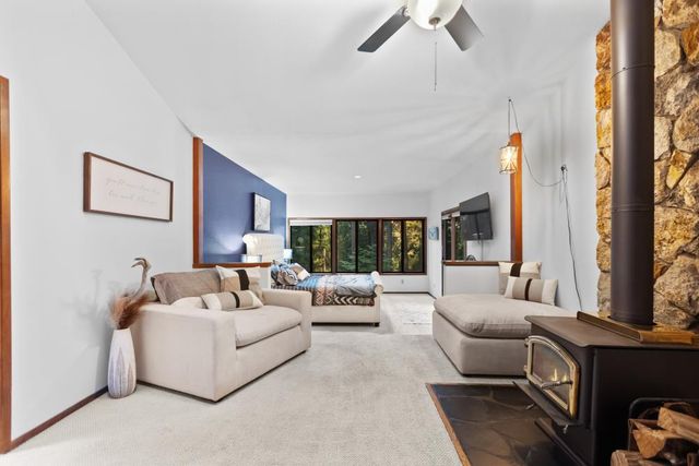 13011 Admiral Ln, Grass Valley, CA 95945