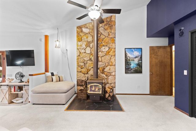 13011 Admiral Ln, Grass Valley, CA 95945