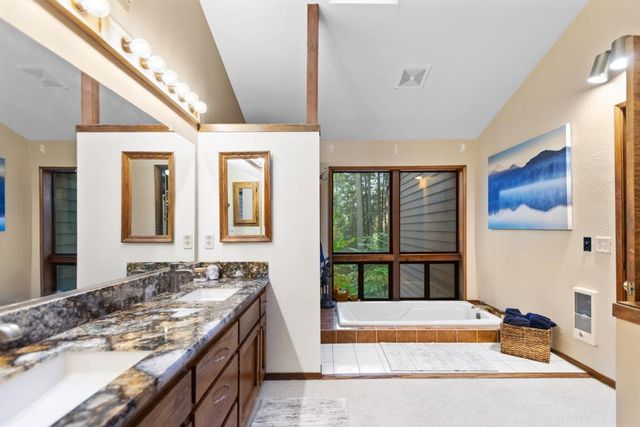 13011 Admiral Ln, Grass Valley, CA 95945