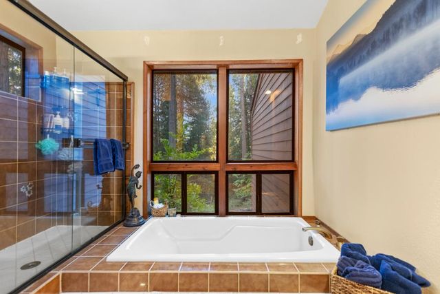 13011 Admiral Ln, Grass Valley, CA 95945