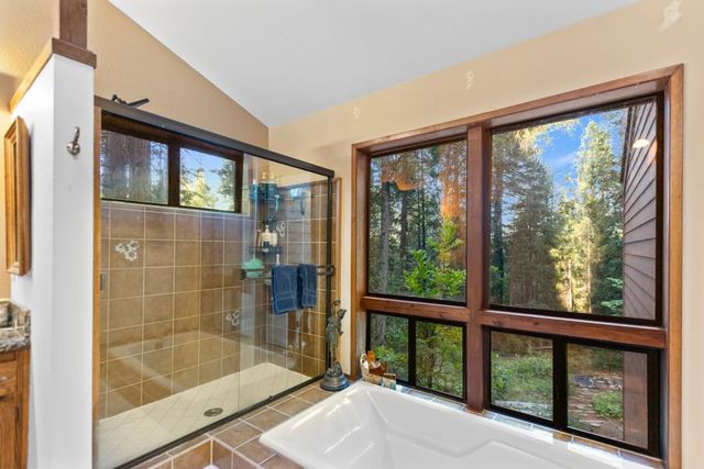 13011 Admiral Ln, Grass Valley, CA 95945