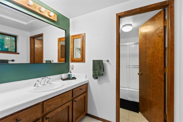 13011 Admiral Ln, Grass Valley, CA 95945