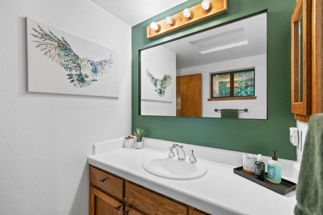 13011 Admiral Ln, Grass Valley, CA 95945