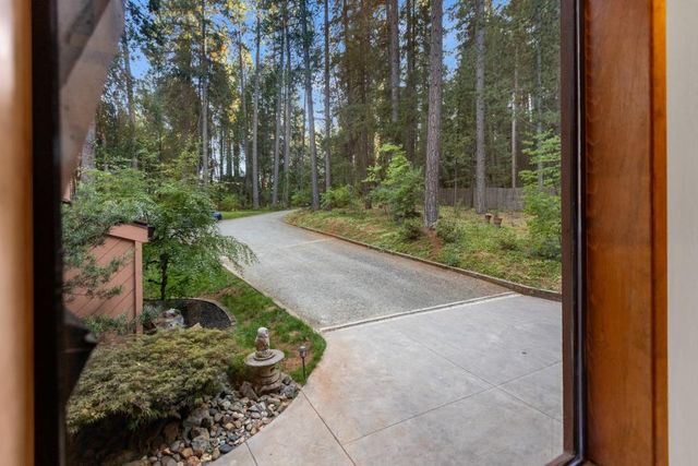 13011 Admiral Ln, Grass Valley, CA 95945