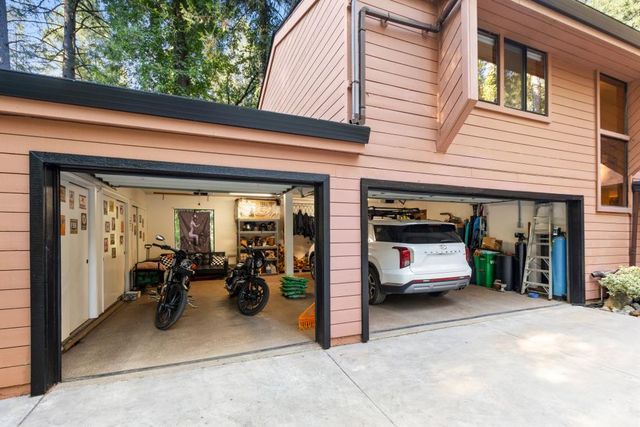 13011 Admiral Ln, Grass Valley, CA 95945