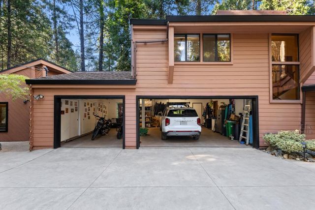 13011 Admiral Ln, Grass Valley, CA 95945