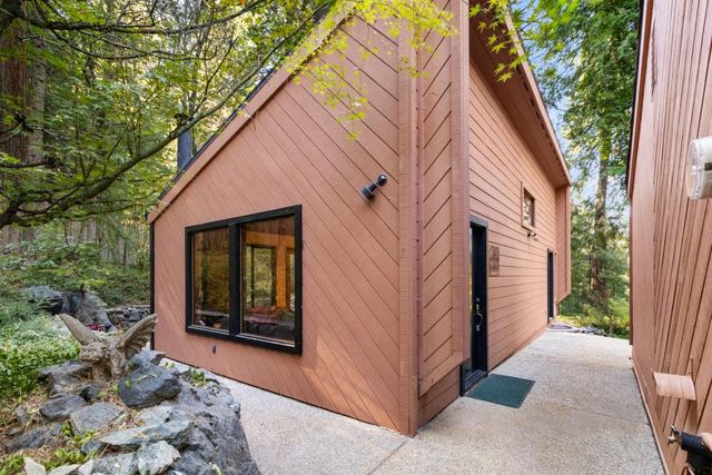 13011 Admiral Ln, Grass Valley, CA 95945