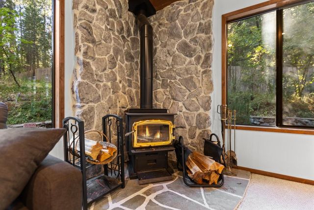 13011 Admiral Ln, Grass Valley, CA 95945