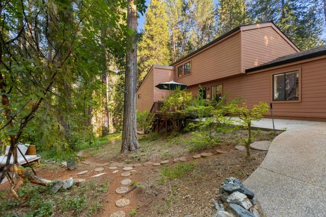 13011 Admiral Ln, Grass Valley, CA 95945