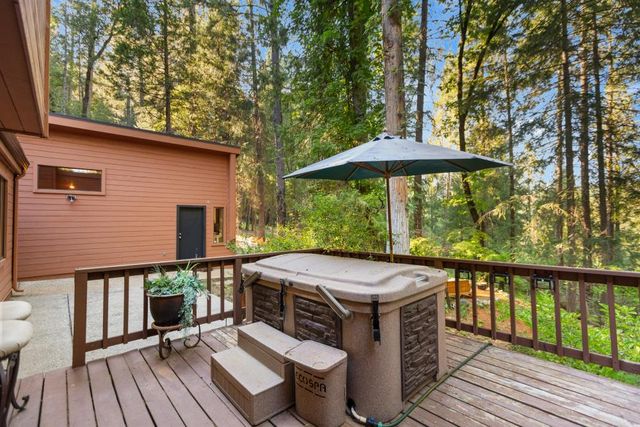 13011 Admiral Ln, Grass Valley, CA 95945