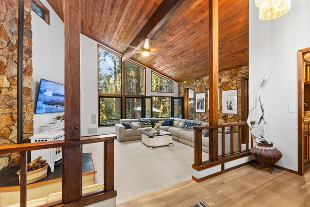 13011 Admiral Ln, Grass Valley, CA 95945