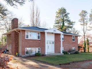 2 Davidson Avenue, South Dennis, MA 02660