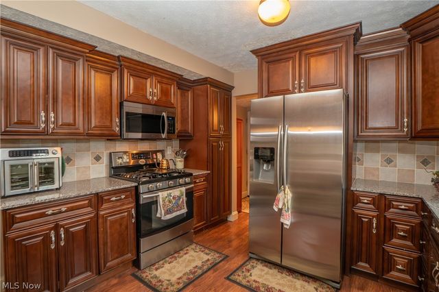 484 Stull Avenue, Akron, OH 44312