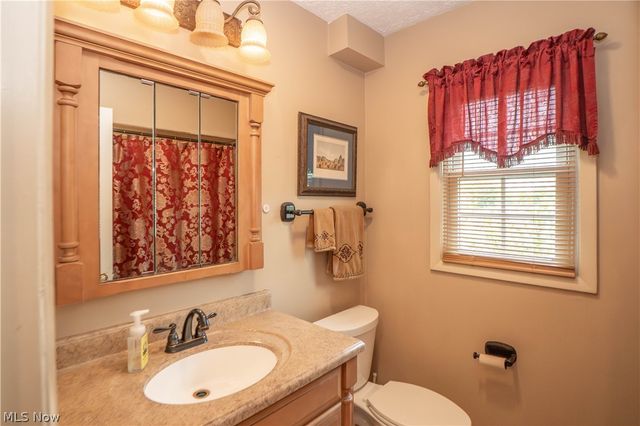 484 Stull Avenue, Akron, OH 44312