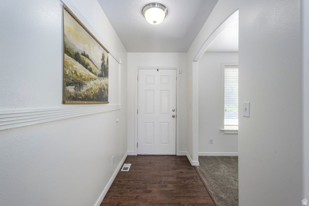 Image 4 of property listing at 2122 N MILLET PL, Saratoga Springs, UT 84045