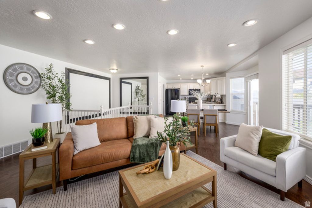 Image 8 of property listing at 2122 N MILLET PL, Saratoga Springs, UT 84045