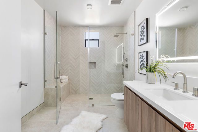 3651 Regal Place 401, Los Angeles, CA 90068