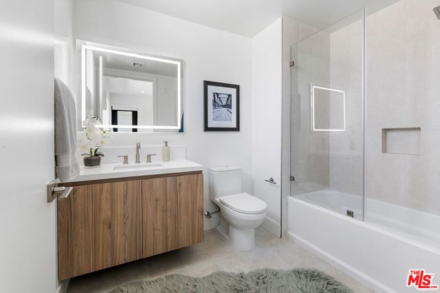 3651 Regal Place 401, Los Angeles, CA 90068