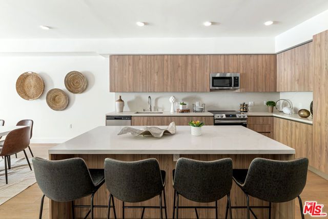 3651 Regal Place 401, Los Angeles, CA 90068
