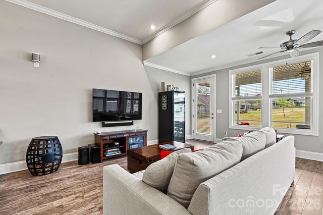 8718 Festival Way, Charlotte, NC 28215