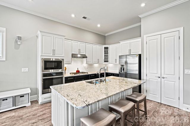 8718 Festival Way, Charlotte, NC 28215