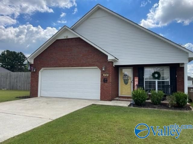 3909 Boxwood Lane SW, Decatur, AL 35603