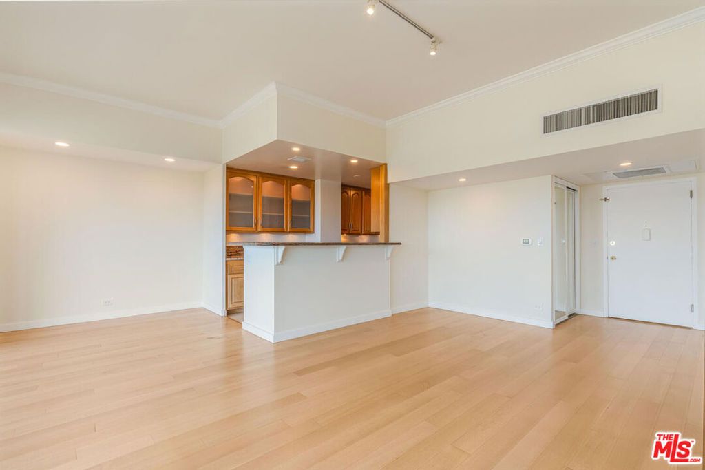 Image 13 of property listing at 10501 Wilshire Boulevard 1701, Los Angeles, CA 90024