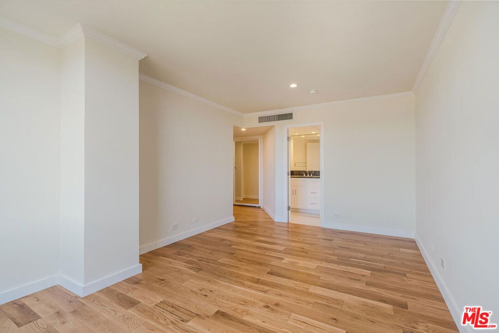 Image 21 of property listing at 10501 Wilshire Boulevard 1701, Los Angeles, CA 90024