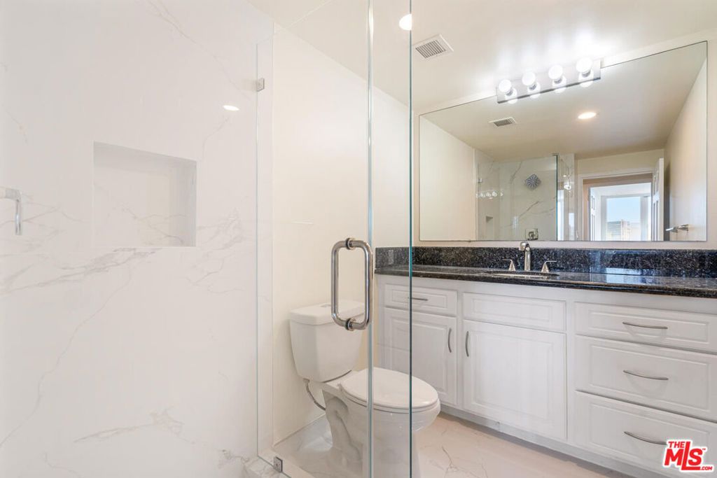 Image 26 of property listing at 10501 Wilshire Boulevard 1701, Los Angeles, CA 90024
