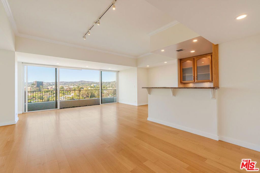 Image 5 of property listing at 10501 Wilshire Boulevard 1701, Los Angeles, CA 90024