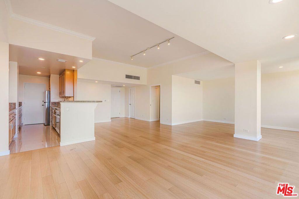 Image 8 of property listing at 10501 Wilshire Boulevard 1701, Los Angeles, CA 90024