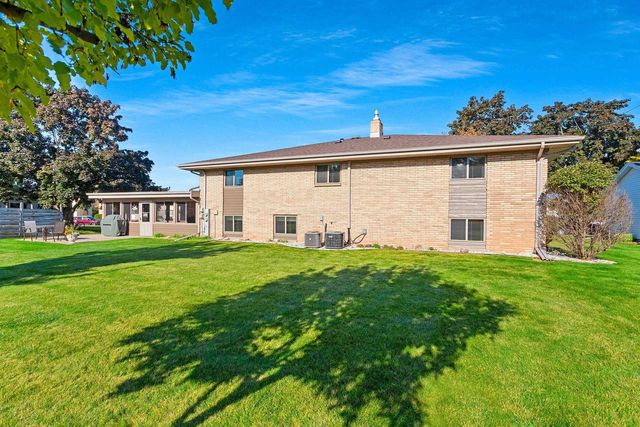 2203 GILSON COURT, Green Bay, WI 54304