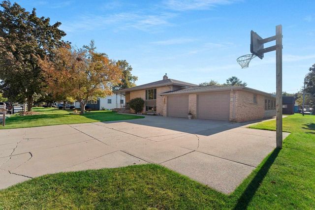 2203 GILSON COURT, Green Bay, WI 54304