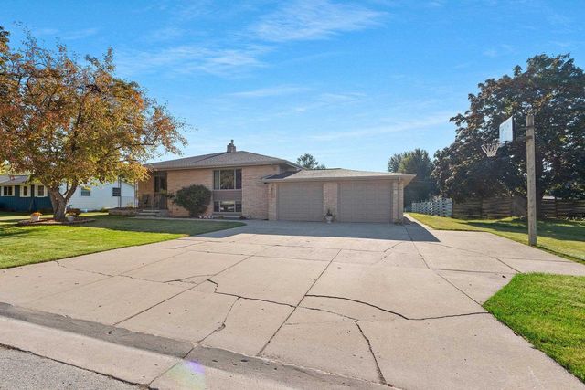 2203 GILSON COURT, Green Bay, WI 54304