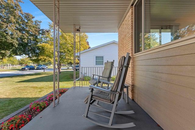 2203 GILSON COURT, Green Bay, WI 54304