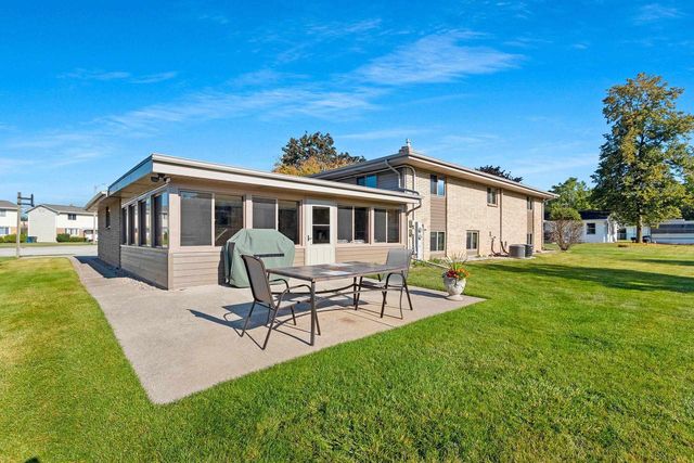 2203 GILSON COURT, Green Bay, WI 54304