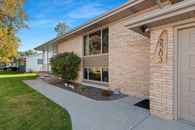 2203 GILSON COURT, Green Bay, WI 54304