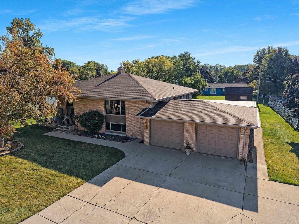 2203 GILSON COURT, Green Bay, WI 54304