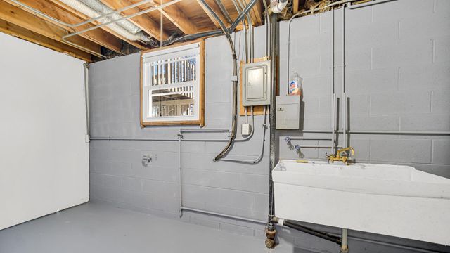 835 Tyler Avenue, Dyer, IN 46311