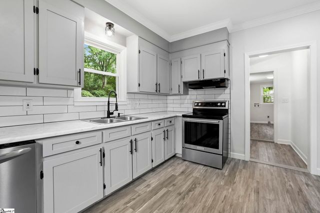 27 Maxie Avenue, Greenville, SC 29611