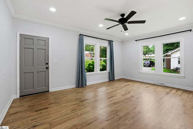 27 Maxie Avenue, Greenville, SC 29611