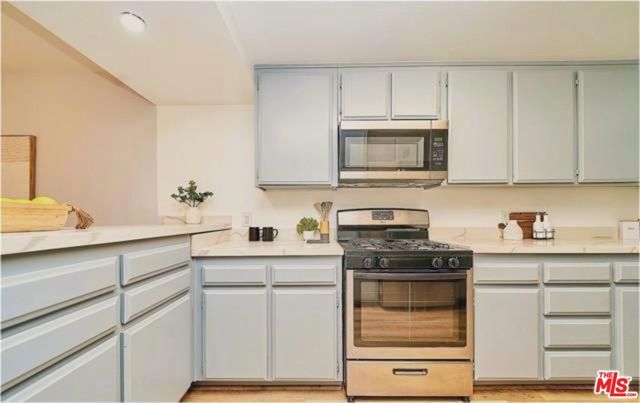 3130 Montrose Avenue 102, La Crescenta, CA 91214