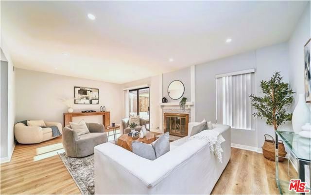 3130 Montrose Avenue 102, La Crescenta, CA 91214