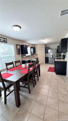 1660 W Nolte Farms, Seguin, TX 78155