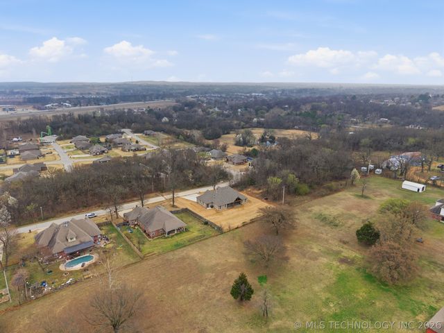 11544 S 261st East Avenue, Coweta, OK 74429