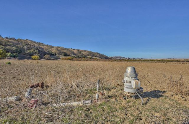 7996 Southside Road, Hollister, CA 95023