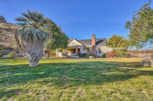 7996 Southside Road, Hollister, CA 95023