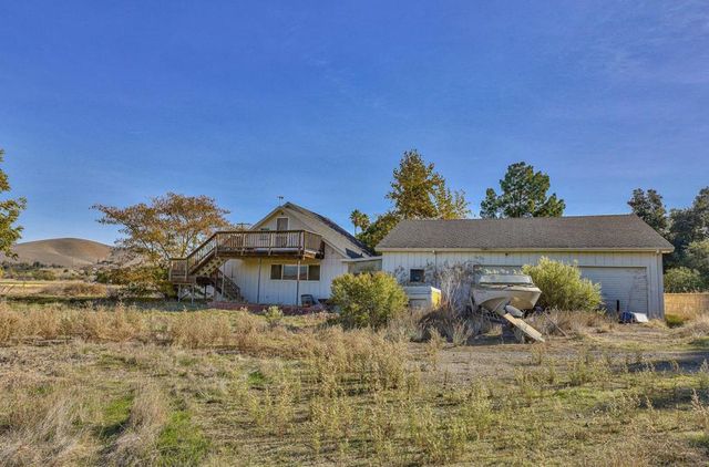 7996 Southside Road, Hollister, CA 95023