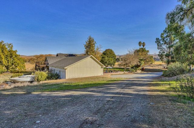 7996 Southside Road, Hollister, CA 95023