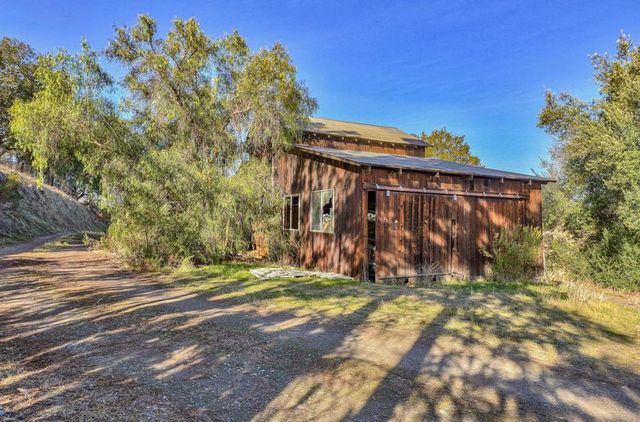 7996 Southside Road, Hollister, CA 95023